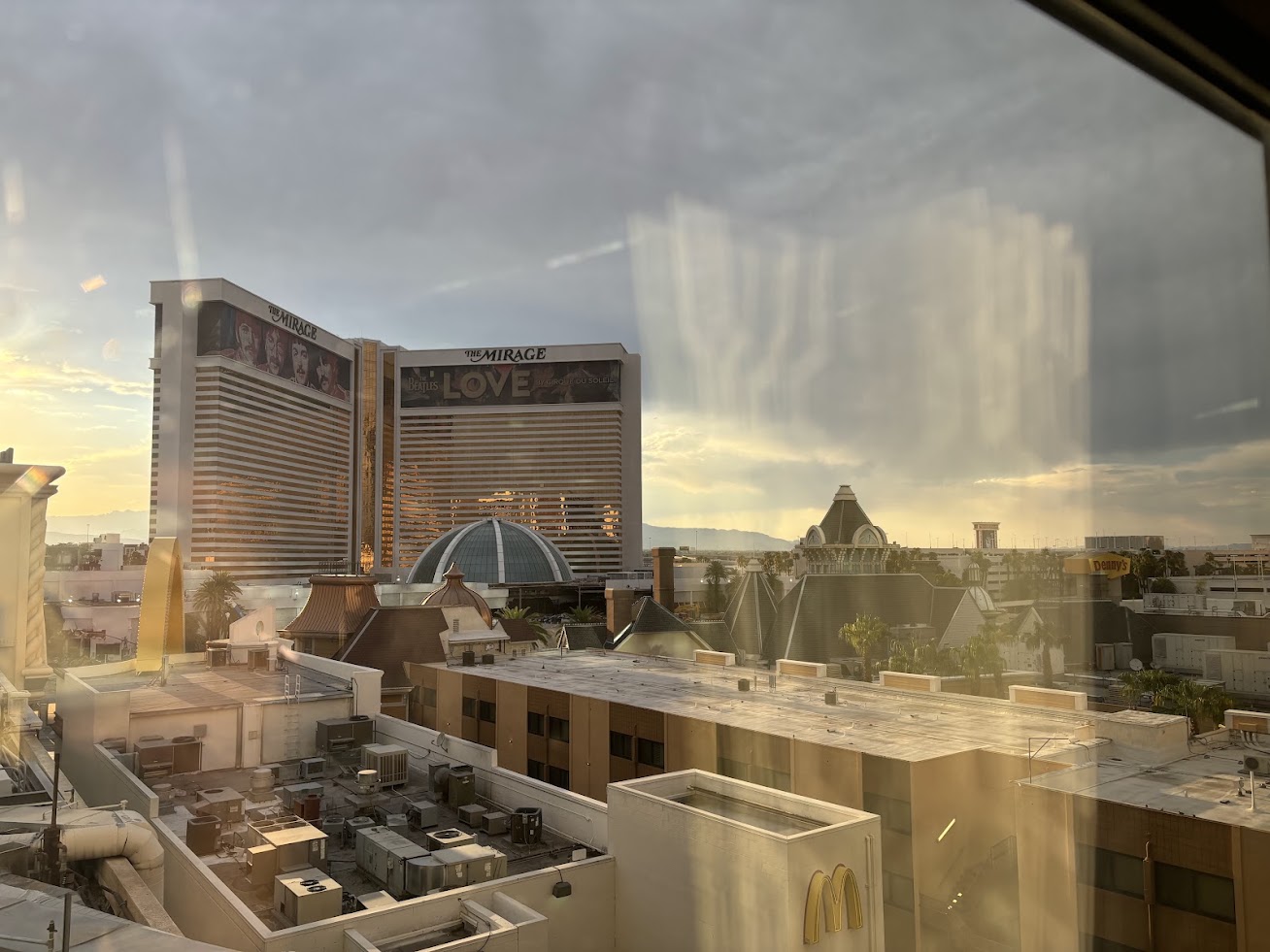 「Oracle AI World」の魅力と、現地で失敗しないための歩き方 Vol.4 – 周辺ホテル編
