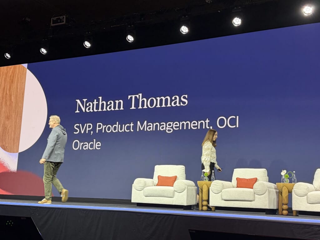 登壇する Nathan Thomas 氏